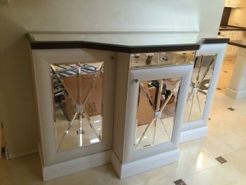 Bārs ar spoguļiem (daļēji matēts)